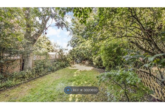 Flat A  Hazellville Road, London photo 4