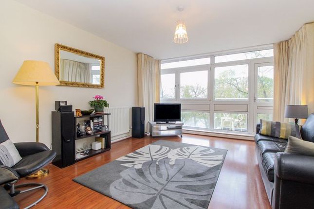 Flat for sale in The Embankment, Bedford
