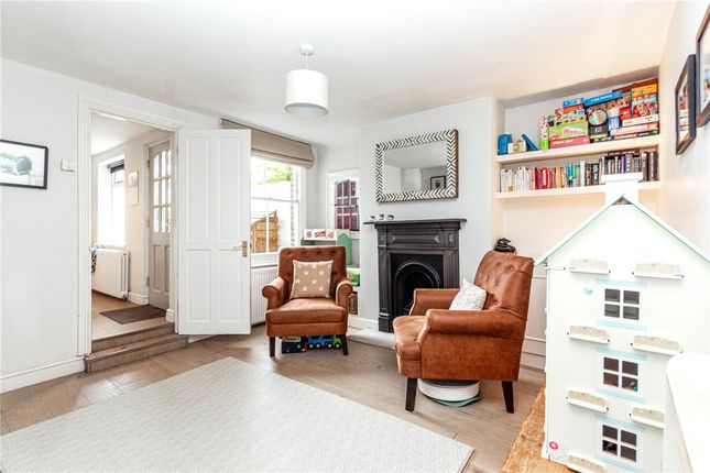 Terraced house to rent in George Street, Berkhamsted, Hertfordshire