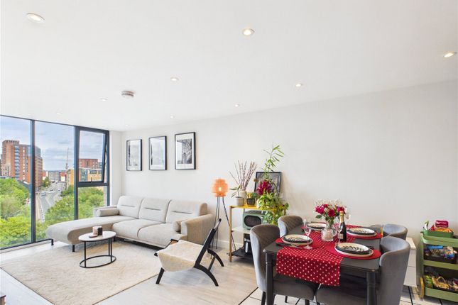 Apartment 602,, Regent Plaza, 84 Oldfield Road photo 2