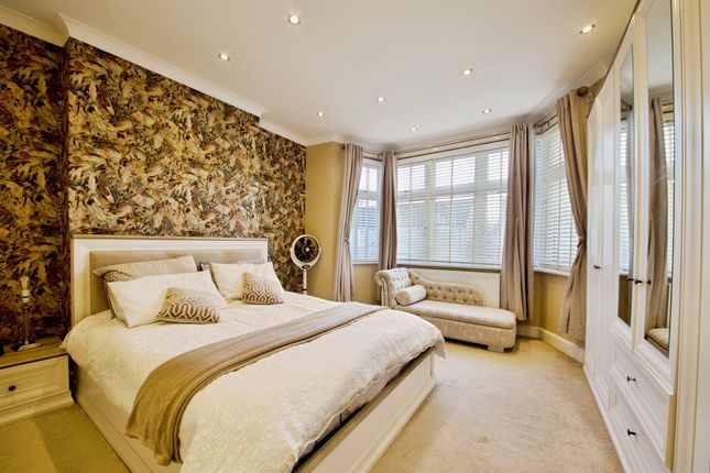 28, Hurstbourne Gardens, Barking photo 4