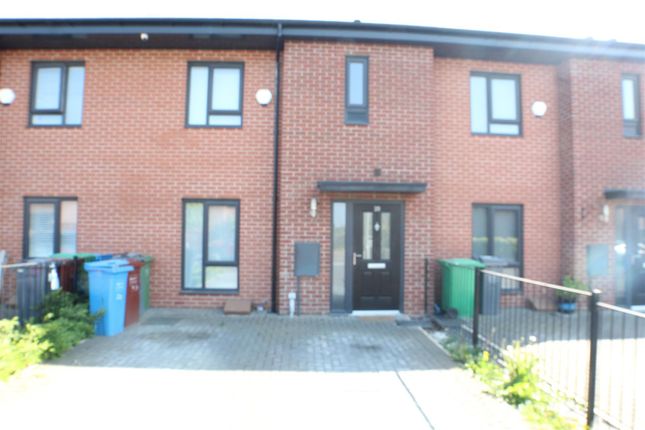 3-bed house on 20, Bratton Drive, Manchester, £1,500/mo