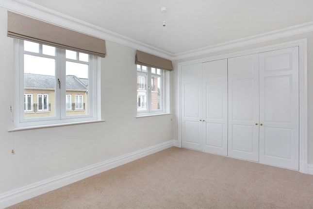 Town house to rent in Arosa Road, East Twickenham