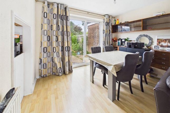 4, Epsom Road, Crawley photo 4