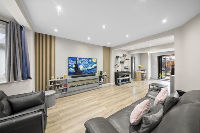 52, Clyfford Road, Ruislip photo 3