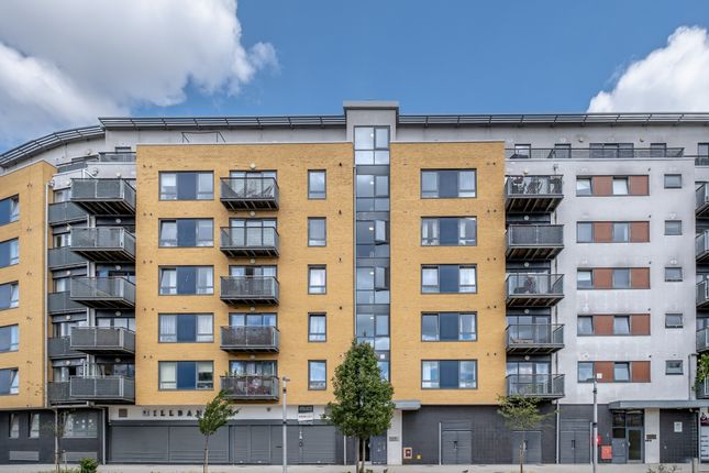 Flat to rent in Tarves Way, Greenwich