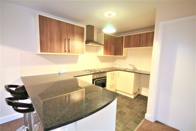 Flat to rent in Weaver Grove, Winsford