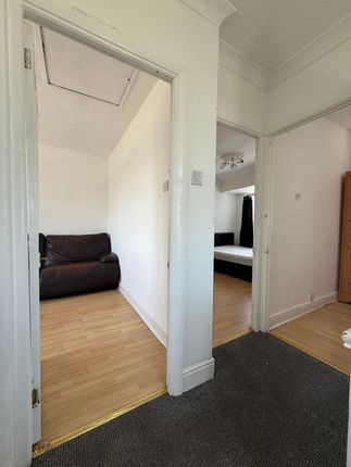 219 Lansbury Drive, Hayes photo 4