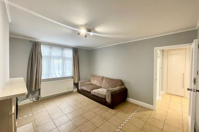 Flat 6, High Trees, London photo 3