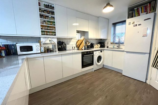 40, Fir Tree Close, Selby photo 2