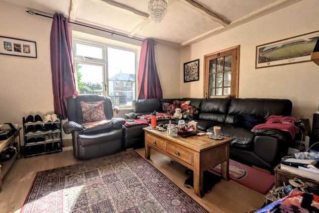 37, Branson Road, Bordon photo 2