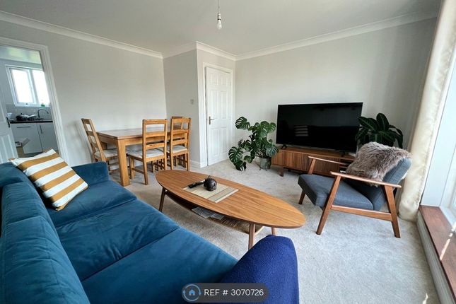 Flat  Willows Court, Sir Cyril Black Way, Wimbledon photo 2