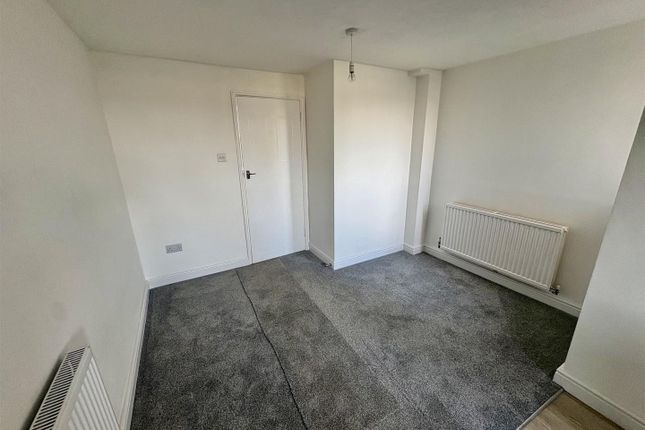 6 Clyde Cottages, Swindon photo 2