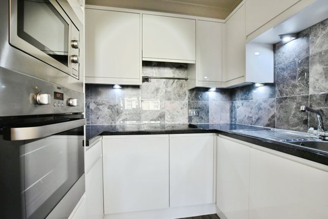 Flat 39,, Mere Court, Knutsford photo 3