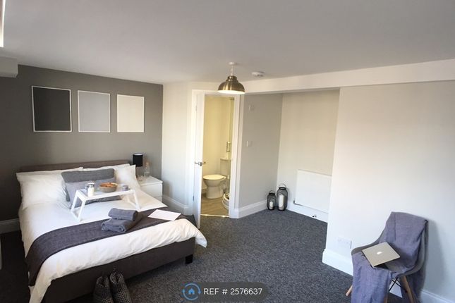Bedroom Of Similar Size And Layout