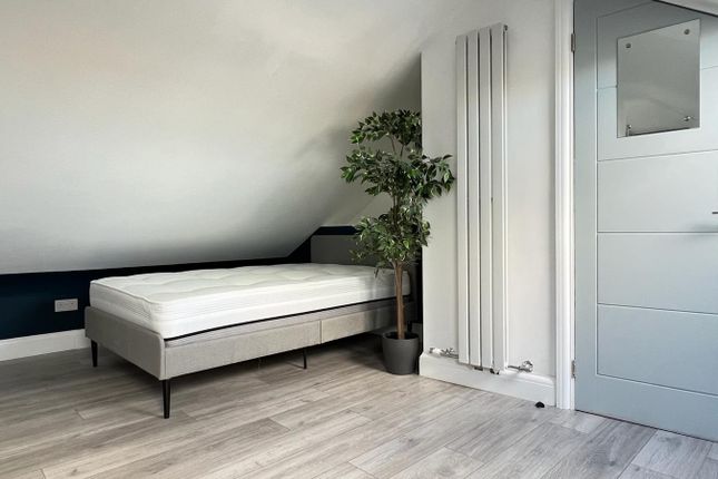 1-bed flat on Room 6, Luton, £700/mo