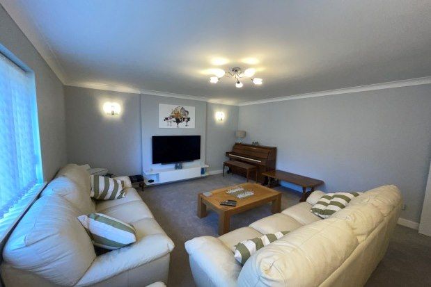 Flat to rent in Greenslade Grove, Cannock