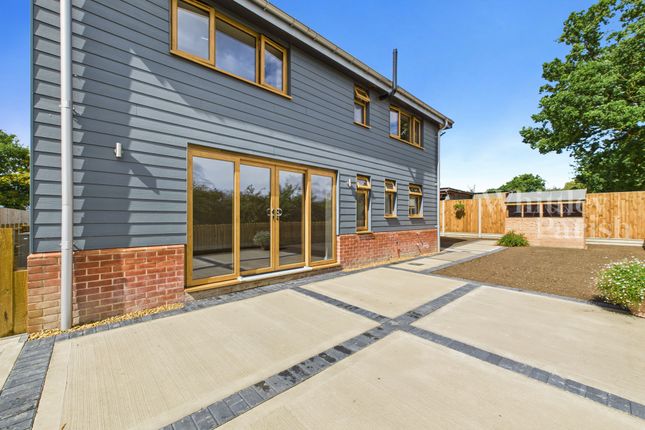 Cam04332G0-Pr0484-Still050