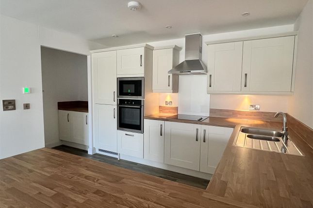 Apartment 27 Ocean House, Sea Road, Carlyon Bay photo 3