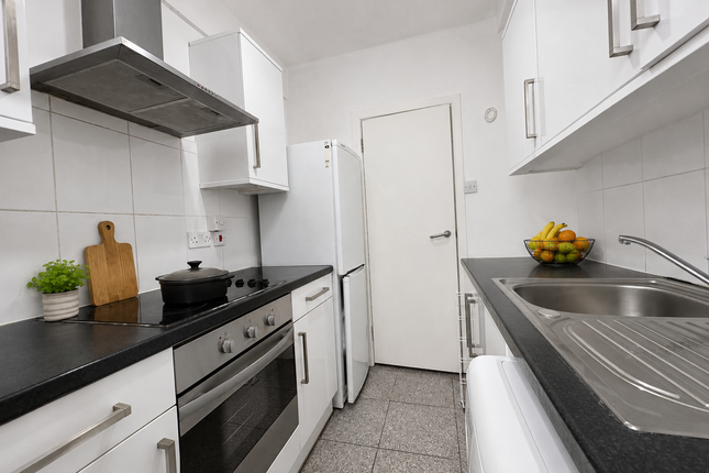 101, Hatherley Court, London photo 4