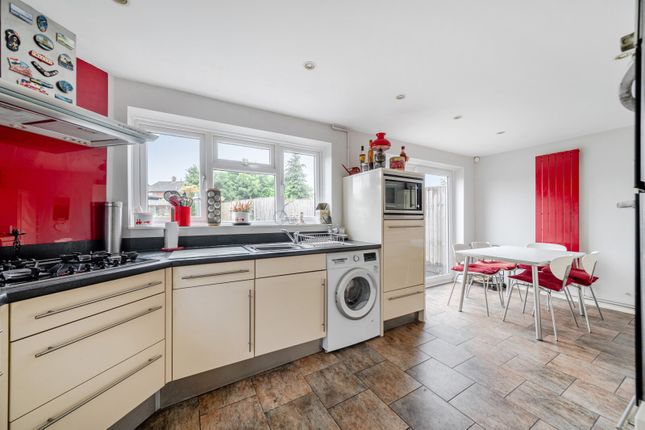 28, Bowling Green Road, Chobham photo 4