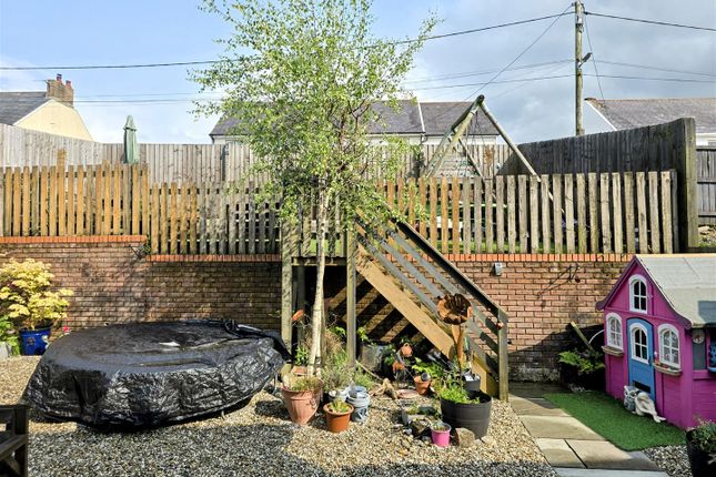 53, Clos Maes Rhedyn, Llanelli photo 4