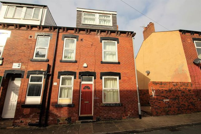 4 bed terraced house for sale in Autum Avenue, Hyde Park