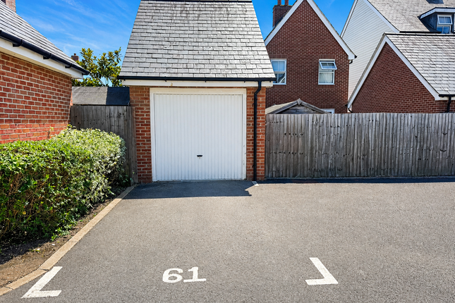 61, Walker Mead, Central Bedfordshire photo 2