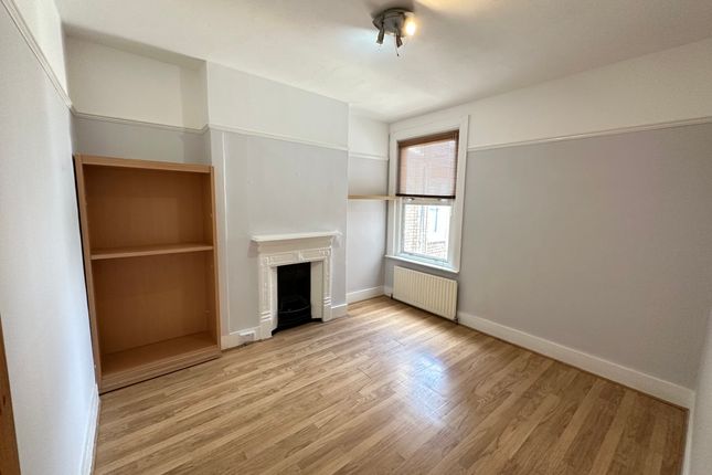 44, Elvendon Road, Bounds Green photo 4