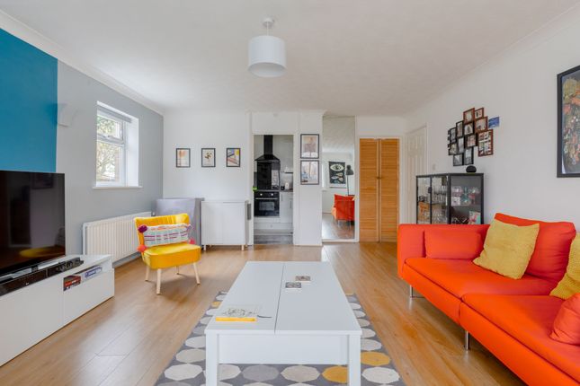 Flat for sale in Alexandra Road, Parkside Court