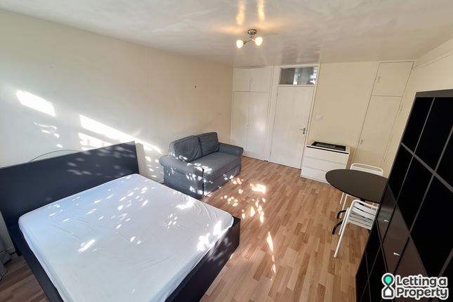 Flat 28, Lenthall House, Churchill Gardens Estate, London photo 5