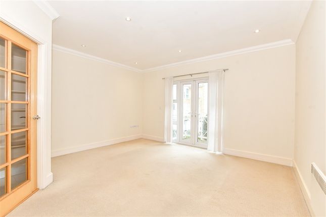 Harsfold Close, Rustington photo 4