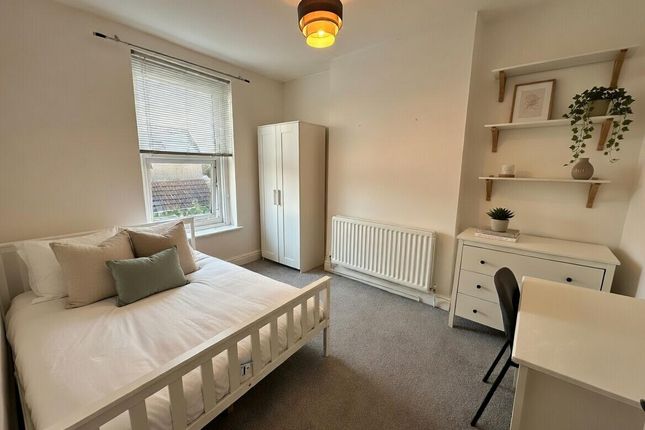 40, North Street, Downend photo 2