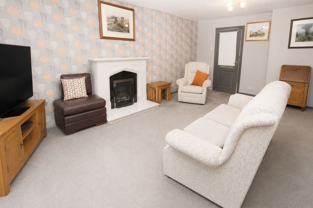 4 Caldicott Close, Todmorden photo 2