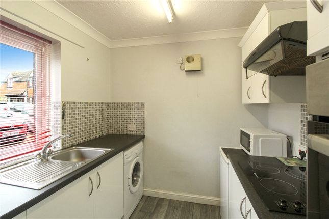 50, Orchard Mead, Leigh-on-Sea photo 3