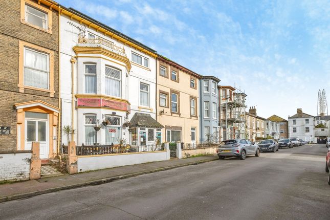 31, Victoria Road, Great Yarmouth photo 2