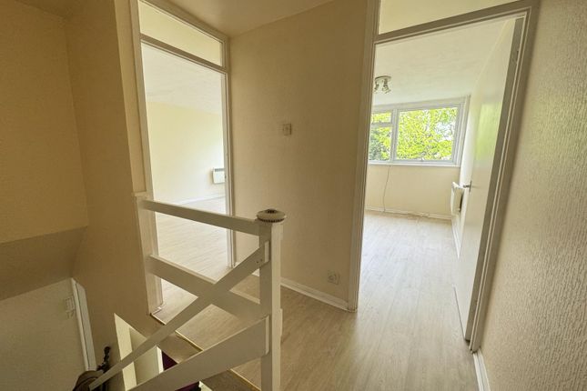 Maisonette to rent in Long Green, Chigwell