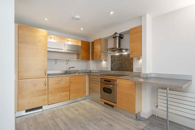 Flat 18, 35-37, Earl's Court Square, London photo 3