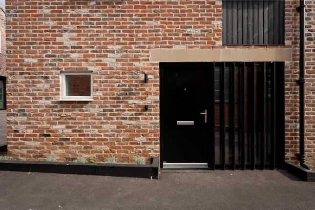 5 Harts Yard,, Harts Yard, Farnham photo 2