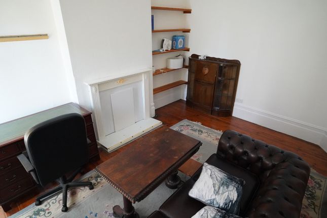 70 Belmont Park, London photo 3