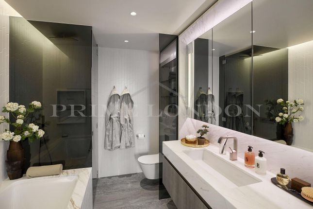 Flat for sale in One Bishopsgate Plaza, The City, London
