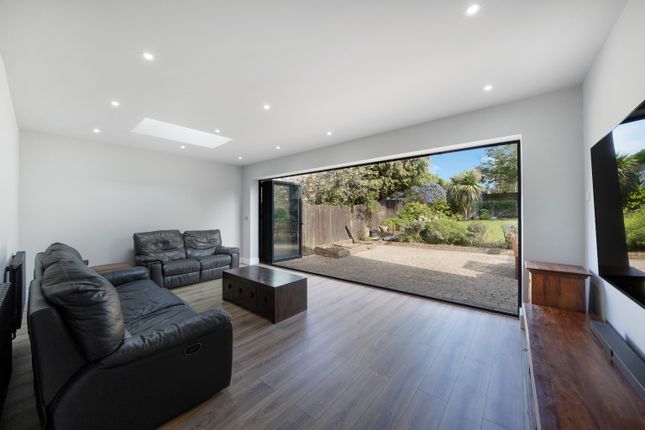 8, West End Lane, Pinner photo 2