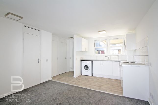 Flat to rent in Friar Mews, London