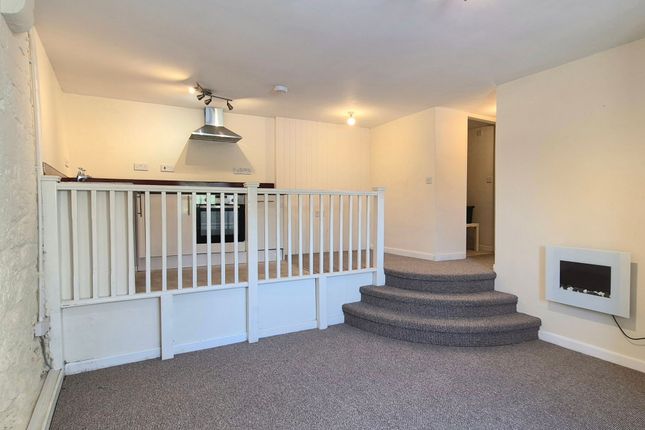 Flat 3, 40/42 Long Street, Dursley, Dursley photo 2
