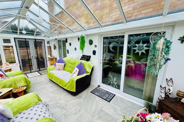 8, Buckfast Close, Hereford photo 3