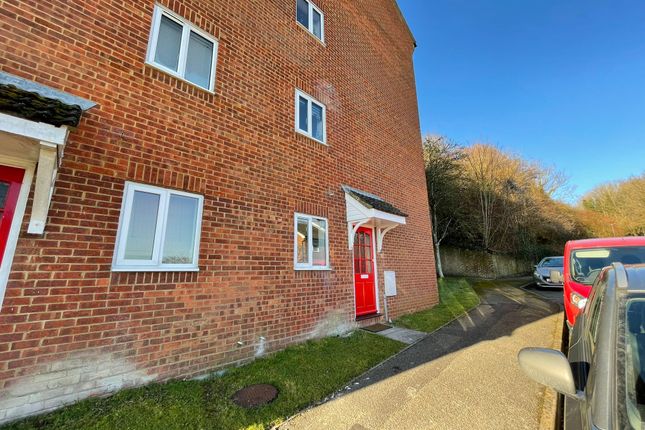 Thumbnail Flat to rent in Sarum Close, Salisbury