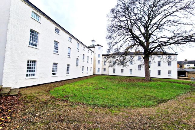 15 The Octagon, Collett Road, Ware photo 4