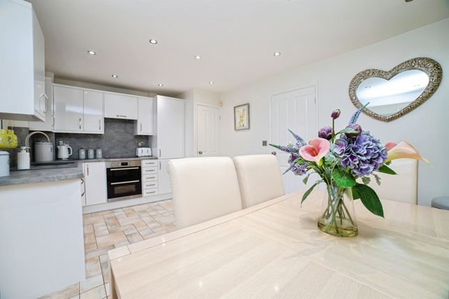 9, Edwinstowe Drive, Nottingham photo 3