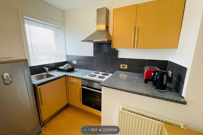 Flat to rent in Manchester Road, Huddersfield