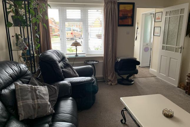 17, Nightingale Close, Burnham-On-Sea photo 3